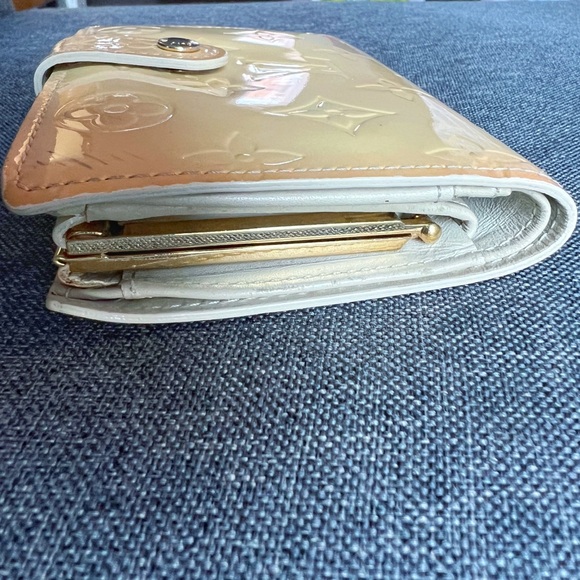 Louis Vuitton Vernis Kisslock Wallet - Picture 7 of 9